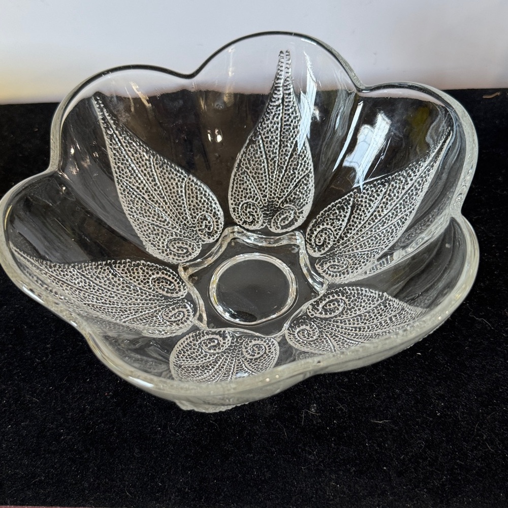 Vintage Anchor Hocking Renaissance clear glass beaded leaf footed bowl